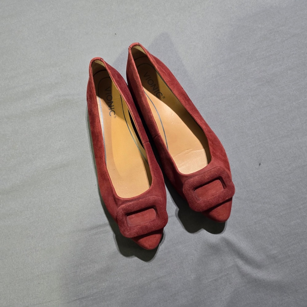 Vionic Amanda SDE Flats Women Size 6 Red Suede Pointed Toe Buckle Orthotic Shoes